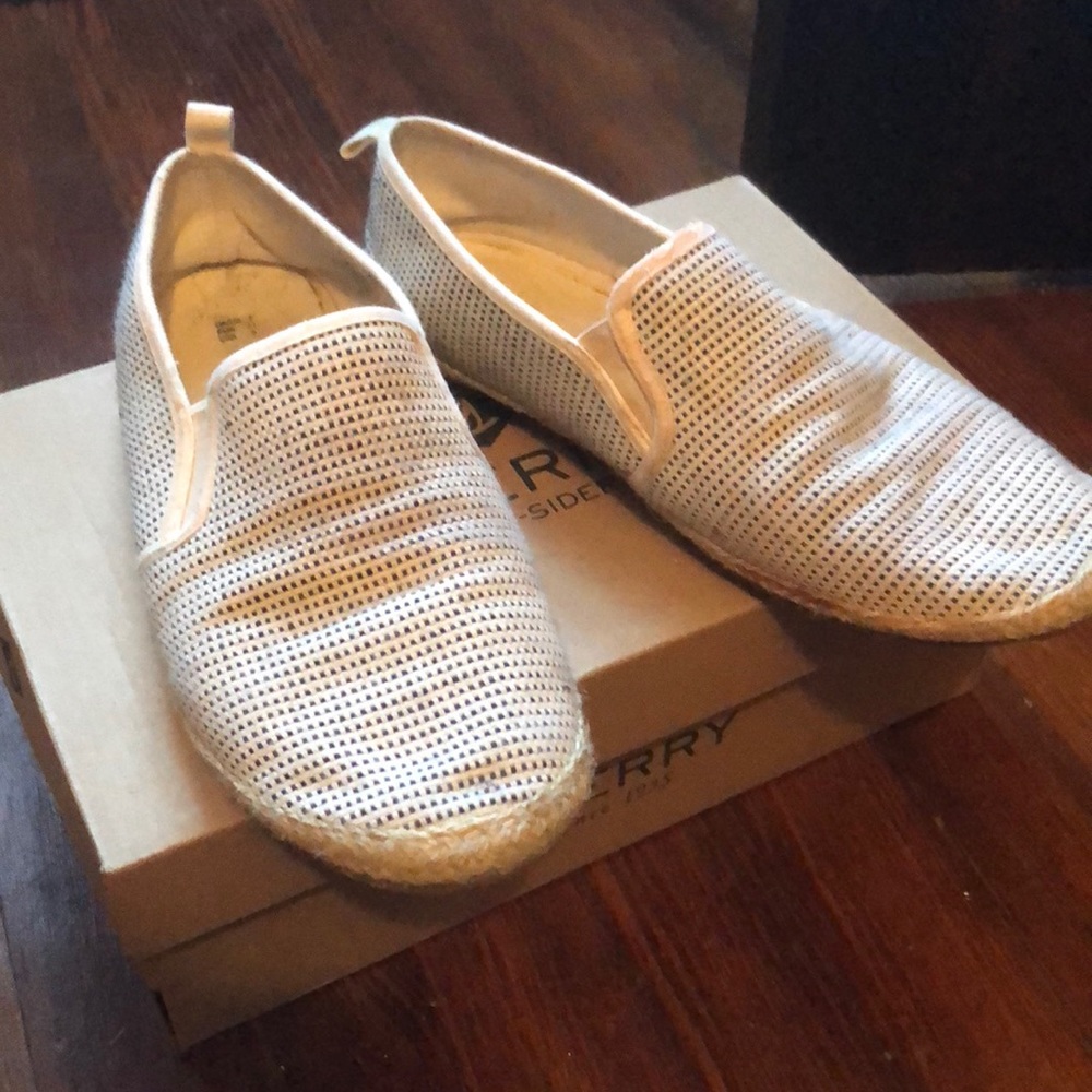 Brand New Mens Size 8 Sneakers